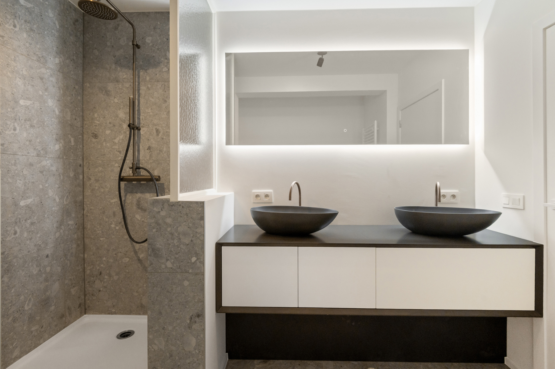 VOLLEDIG GERNOVEERD APP MET ZUIDOOST TERRAS - foto 4