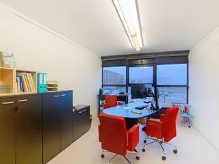 7 kantoorruimtes te huur op toplocatie!Op zoek naar een inspirerende werkplek op een ideale locatie? Dit moderne kantoorgebouw biedt 7 beschikbare...