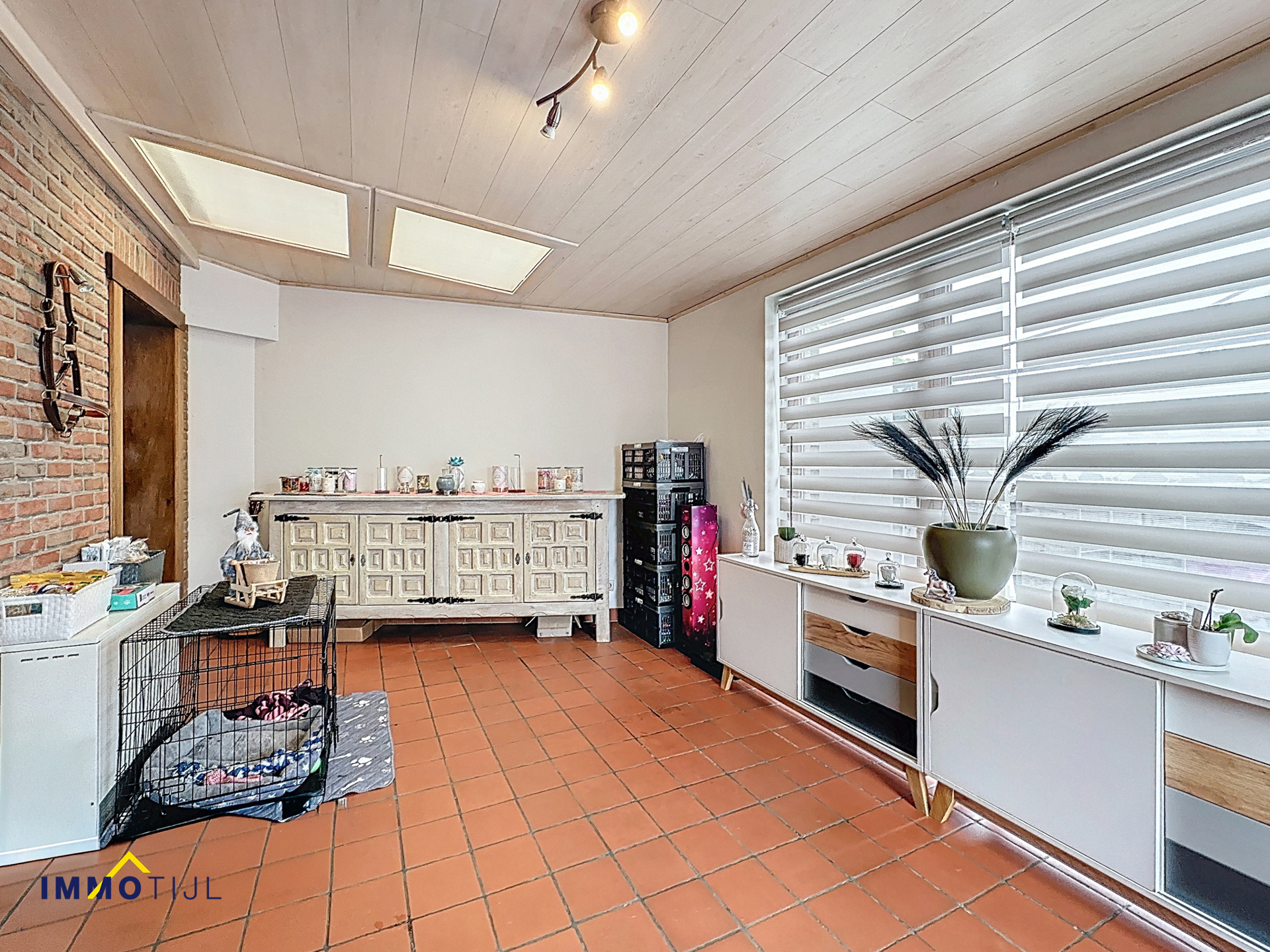 Halfopen woning met 3 slaapkamers, oprit en garage! - foto 4