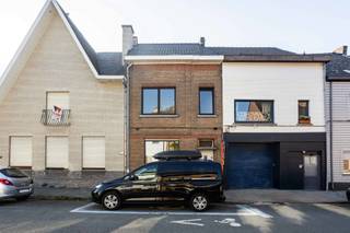 Deze op te frissen woning is rustig gelegen in een aangename straat, op wandel- en fietsafstand van scholen, winkels, het stadscentrum en...