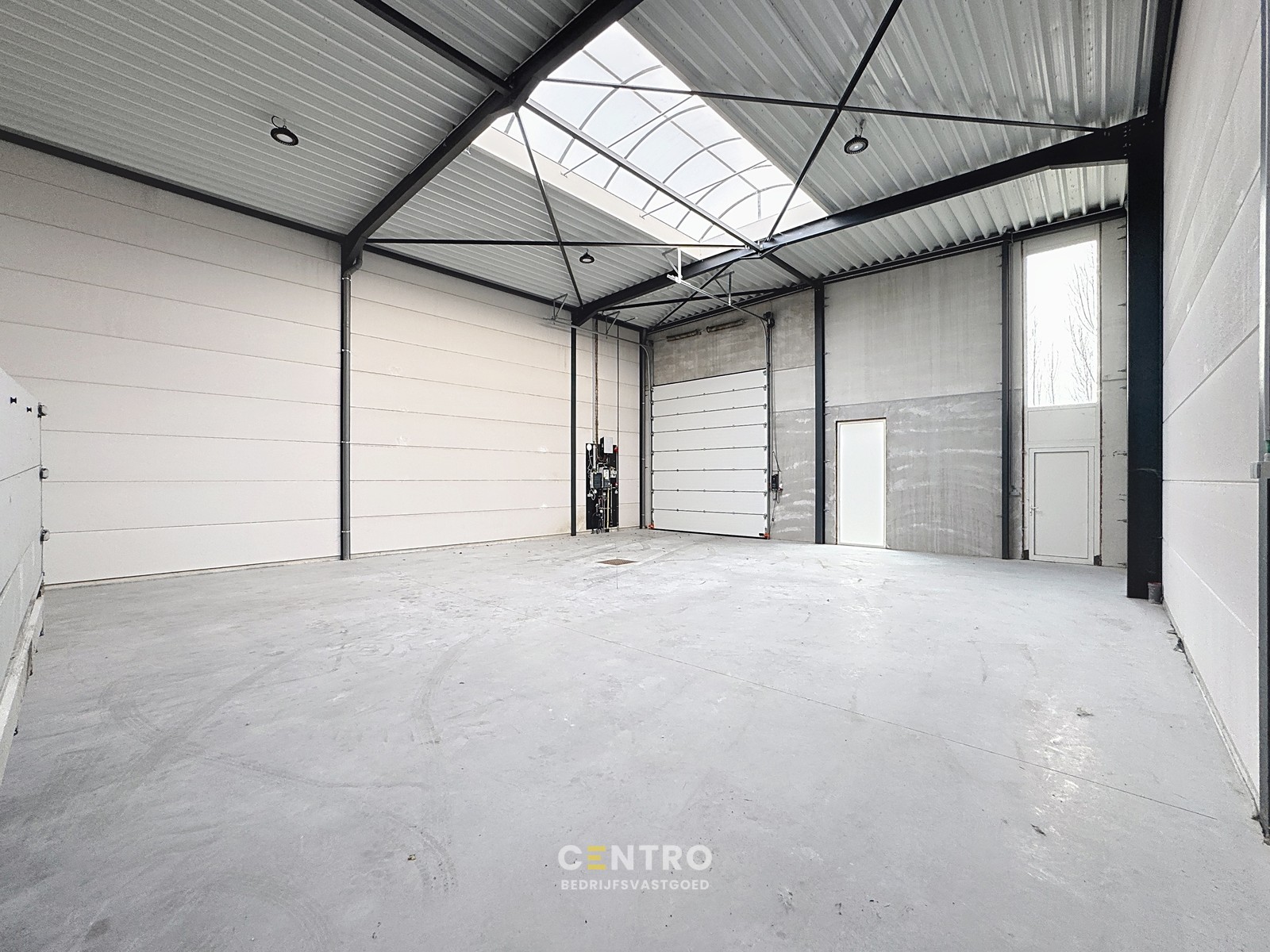 Instapklare OPSLAGRUIMTE (184m²) TE HUUR, inclusief 1 parkeerplaats voor de deur te Blankenberge - photo 4