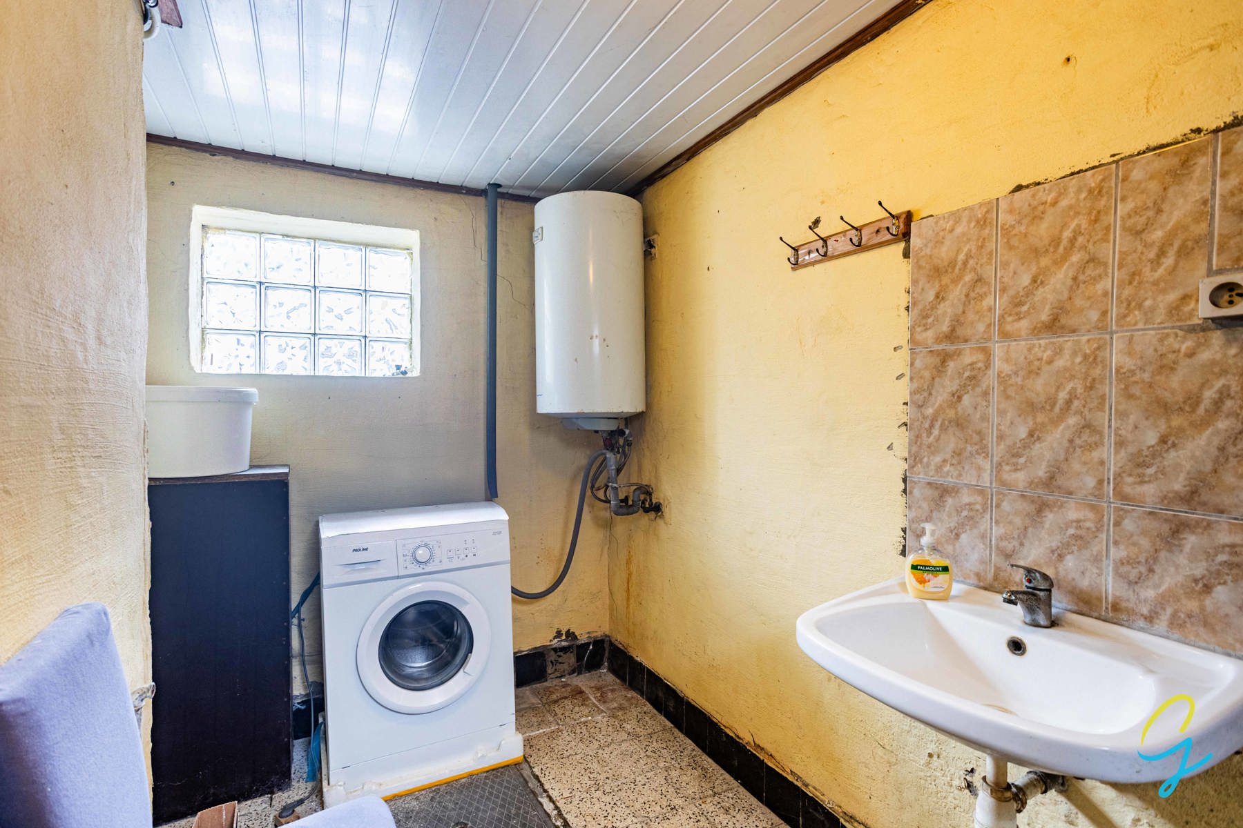 TE koop in Zele: Ruime te renoveren woning met 4 slaapkamers en garage te Zele - foto 5