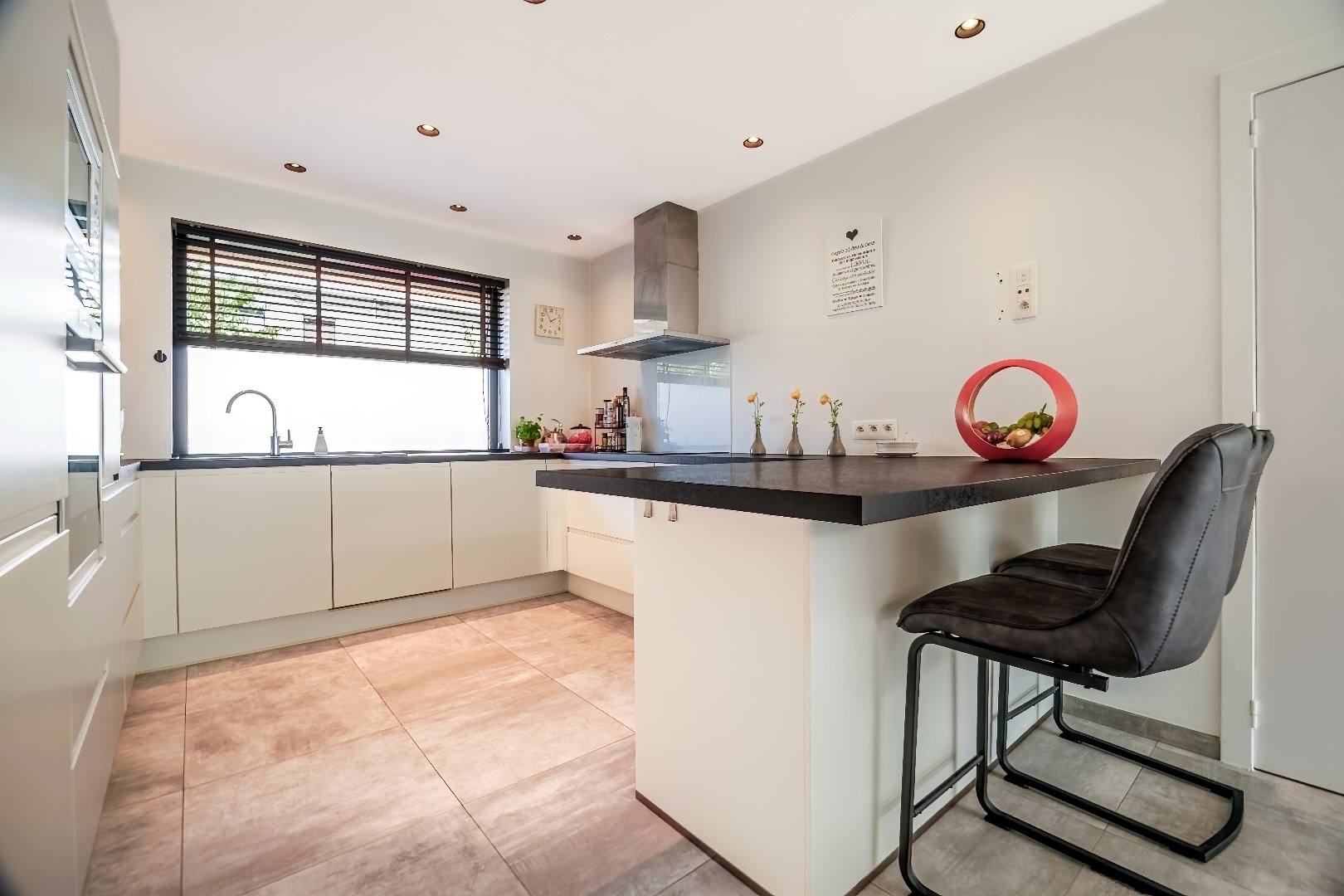 Top gerenoveerde woning met uitzonderlijke lichtinval in het hartje van Heist - foto 5