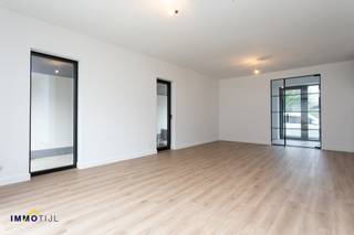 Energiezuinige nieuwbouwwoning (EPC-A) op toplocatie in BuggenhoutDeze woning werd volledig heropgebouwd en opgedeeld in twee aparte, moderne...