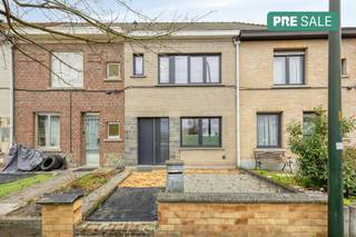 Ontdek deze volledig gerenoveerde woning in de Lode Sobrystraat te Vilvoorde. Het huis combineert hedendaags wooncomfort met een optimale...