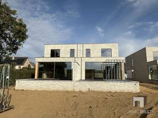 Deze knappe nieuwbouwwoning in moderne architectuur maakt deel uit van project 'La Vue' (Struikstraat 77A, 77B, 77C en 77 D in Assent). Woning...