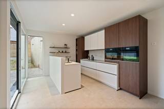 - BEN-nieuwbouwwoning in de Oostrozebeeksestraat 52 in Ooigem- Lichtrijke leefruimte met prachtige open keuken- Handige berging- Tuin met groot...