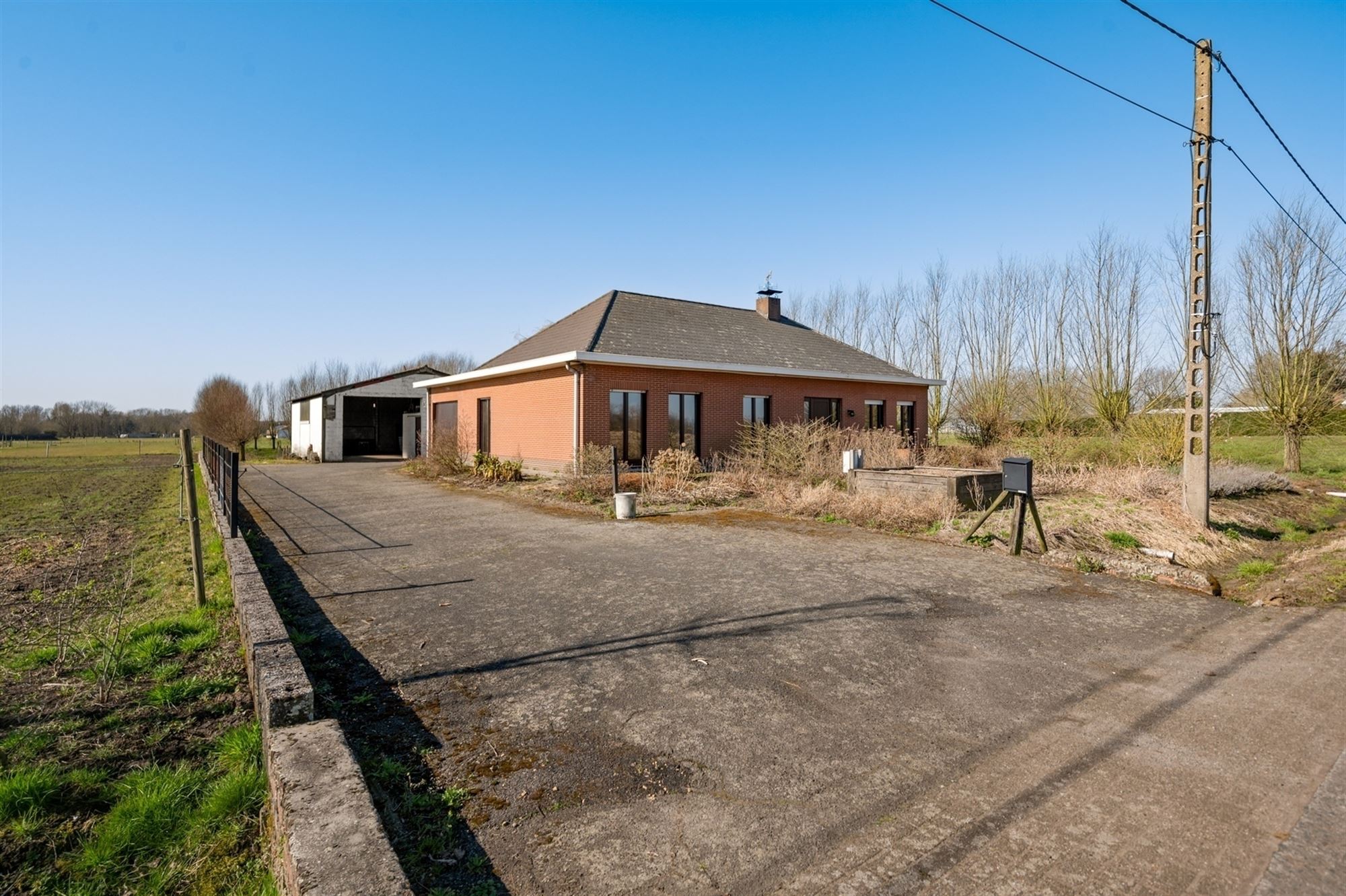 Op te frissen exploitatiewoning te Koningshooikt - foto 1