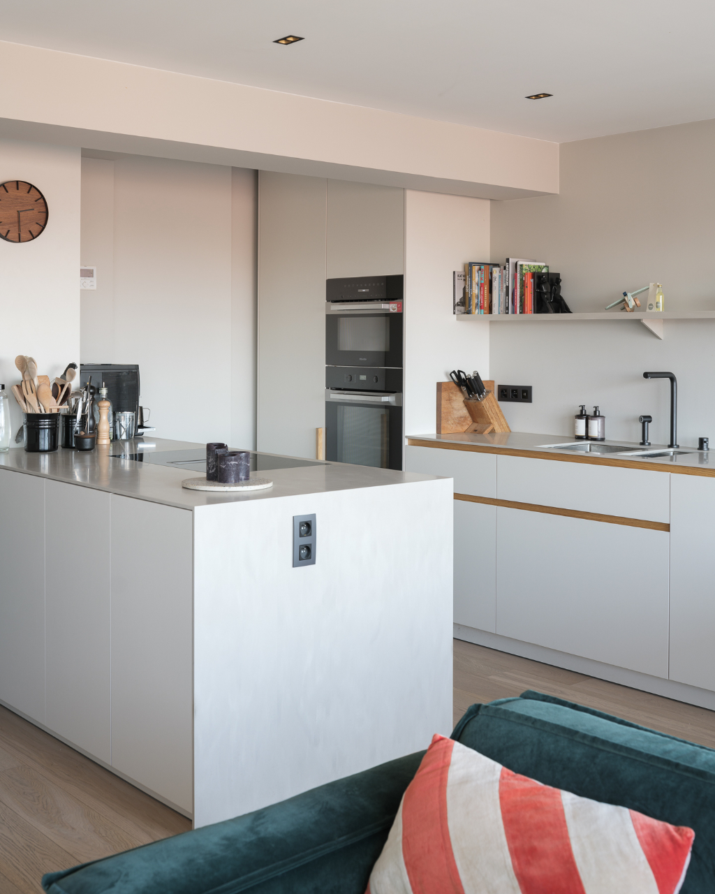 Coupure - Stijlvol gerenoveerd appartement met 2 slaapkamers en unieke zichten op het water en de Gentse binnenstad. - photo 3