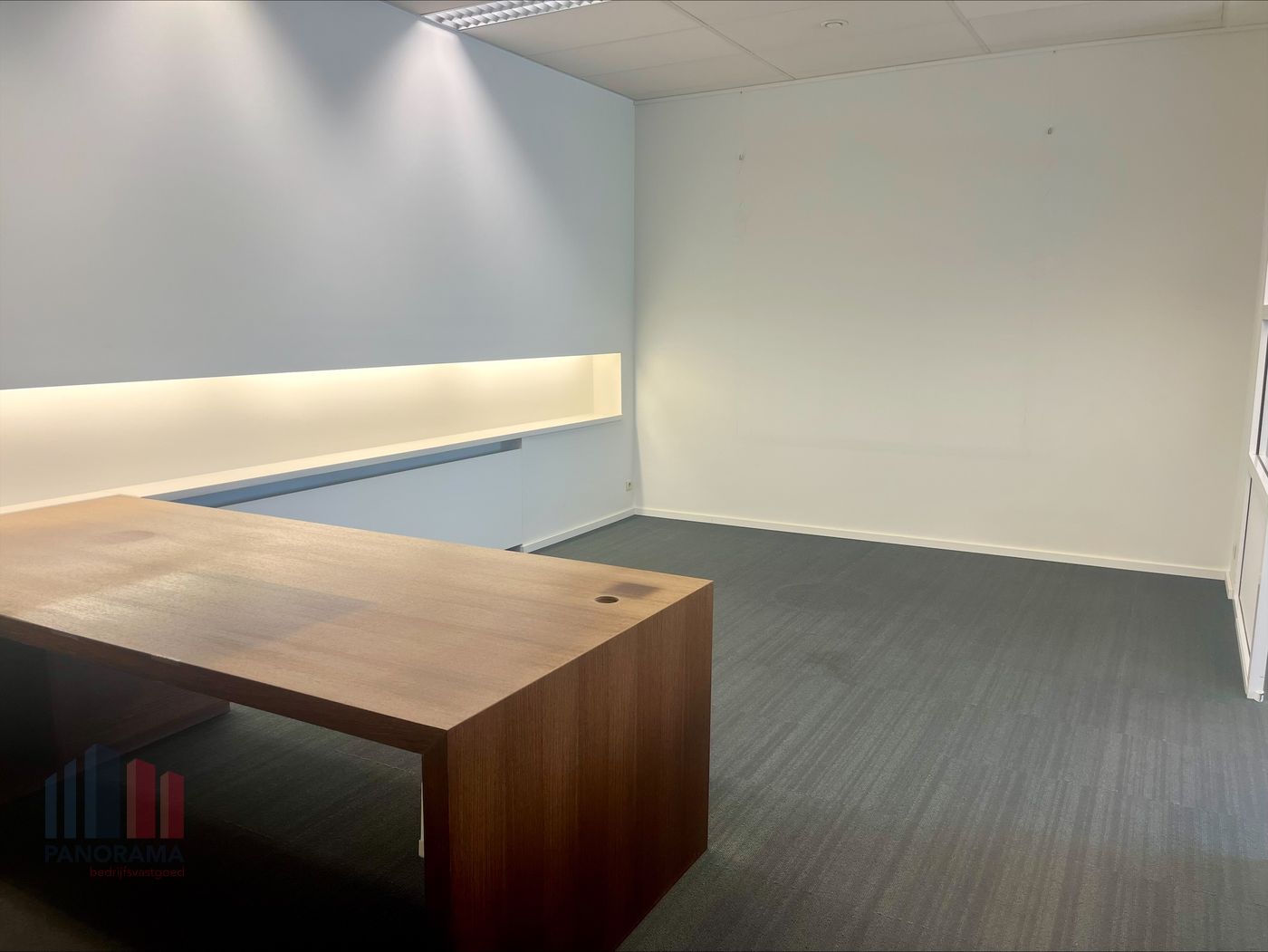 Instapklare kantoren (290 m²) met 10 parkeerplaatsen, beschikbaar voor tijdelijke huur. - foto 4
