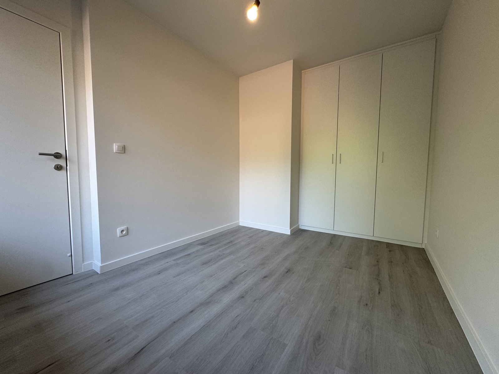 Vernieuwd appartement met 1 slaapkamer en terras - foto 4