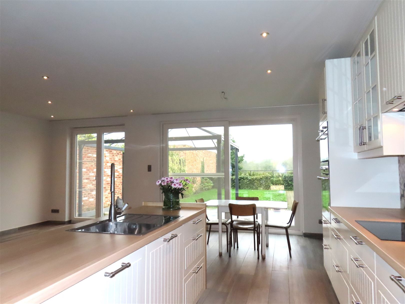 TE HUUR: Gesloten bebouwing met 4 slaapkamers in Koersel! - foto 5