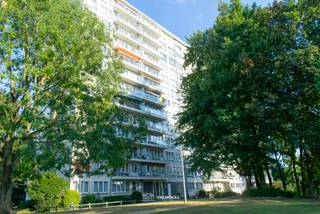 VALIMMAS verkoopt dit gerenoveerd en rustig gelegen appartement met terras, nabij het centrum van Zellik.... Het appartement is gelegen op de...