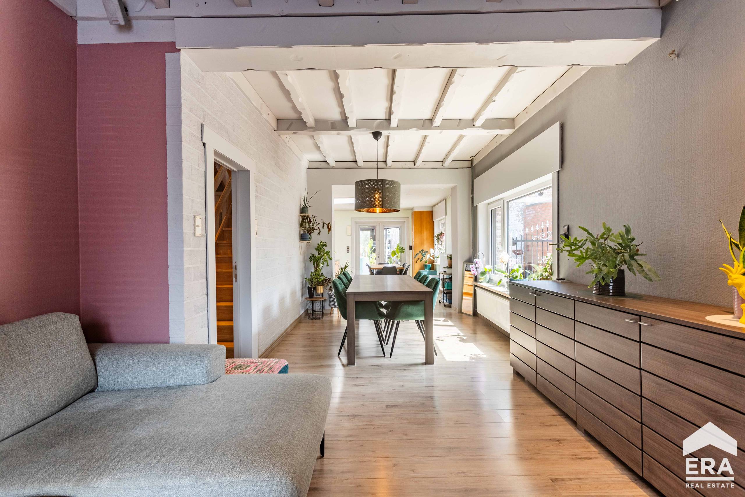 Instapklare gezinswoning met 4 slaapkamers, garage en tuin - foto 3