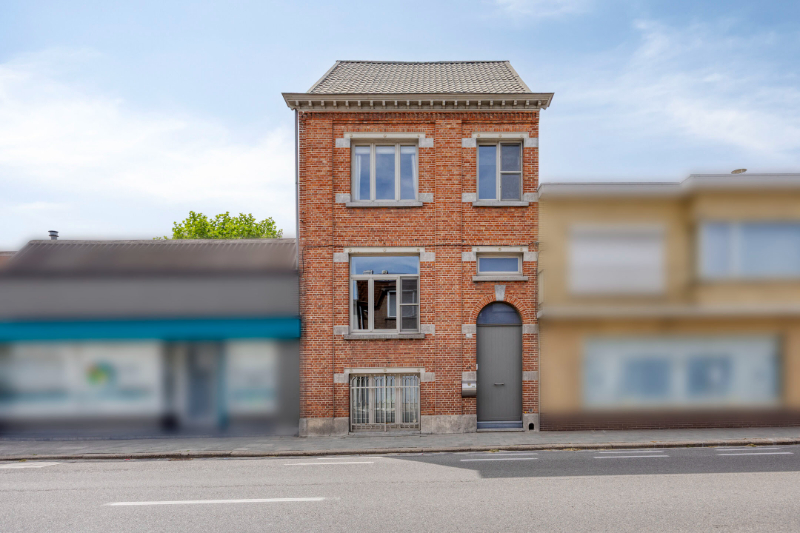 Karaktervolle woning met grote tuin en achteruitweg - foto 1