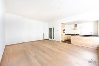 In het harte van Antwerpen ligt dit brandschoon appartement met 3 slaapkamers op de 1 de verdieping. Het appartement heeft een ruime inkom met...