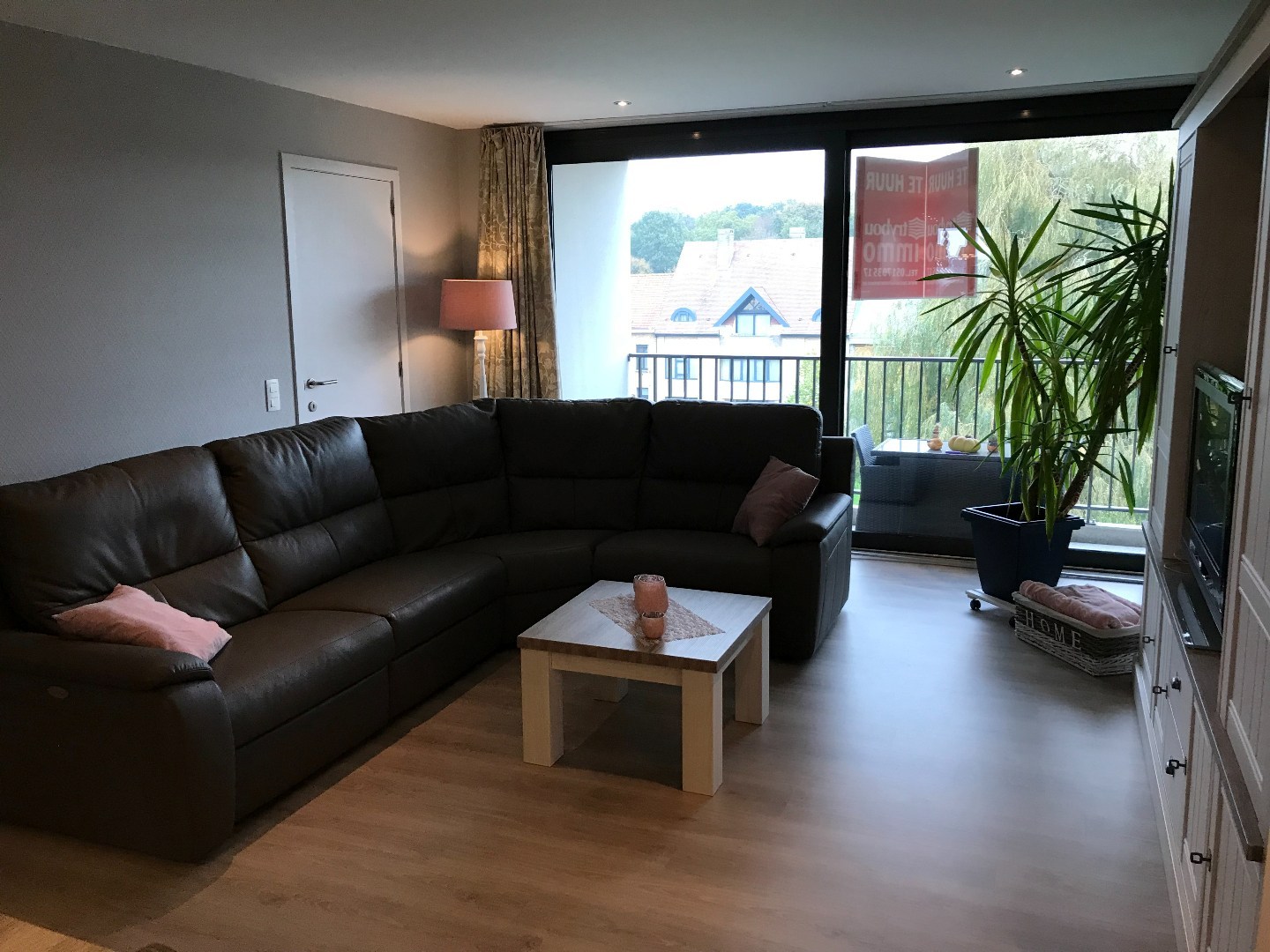 Ruim 2 slaapkamerappartement op de Markt in Houthulst - foto 2
