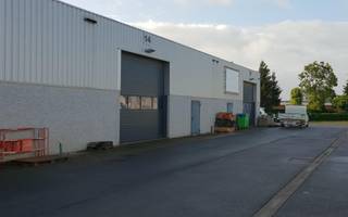 Goedgelegen industriële hal / bedrijfshal van 200m² gelegen op het bedrijvenpark 'HOEVENDIJK' in Meerhout.Dit bedrijvenpark heeft verschillende...
