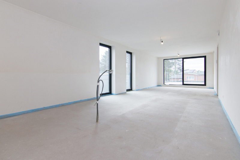 Ruim nieuwbouwappartement met 2 slaapkamers en riant terras op een goed bereikbare locatie! - foto 4