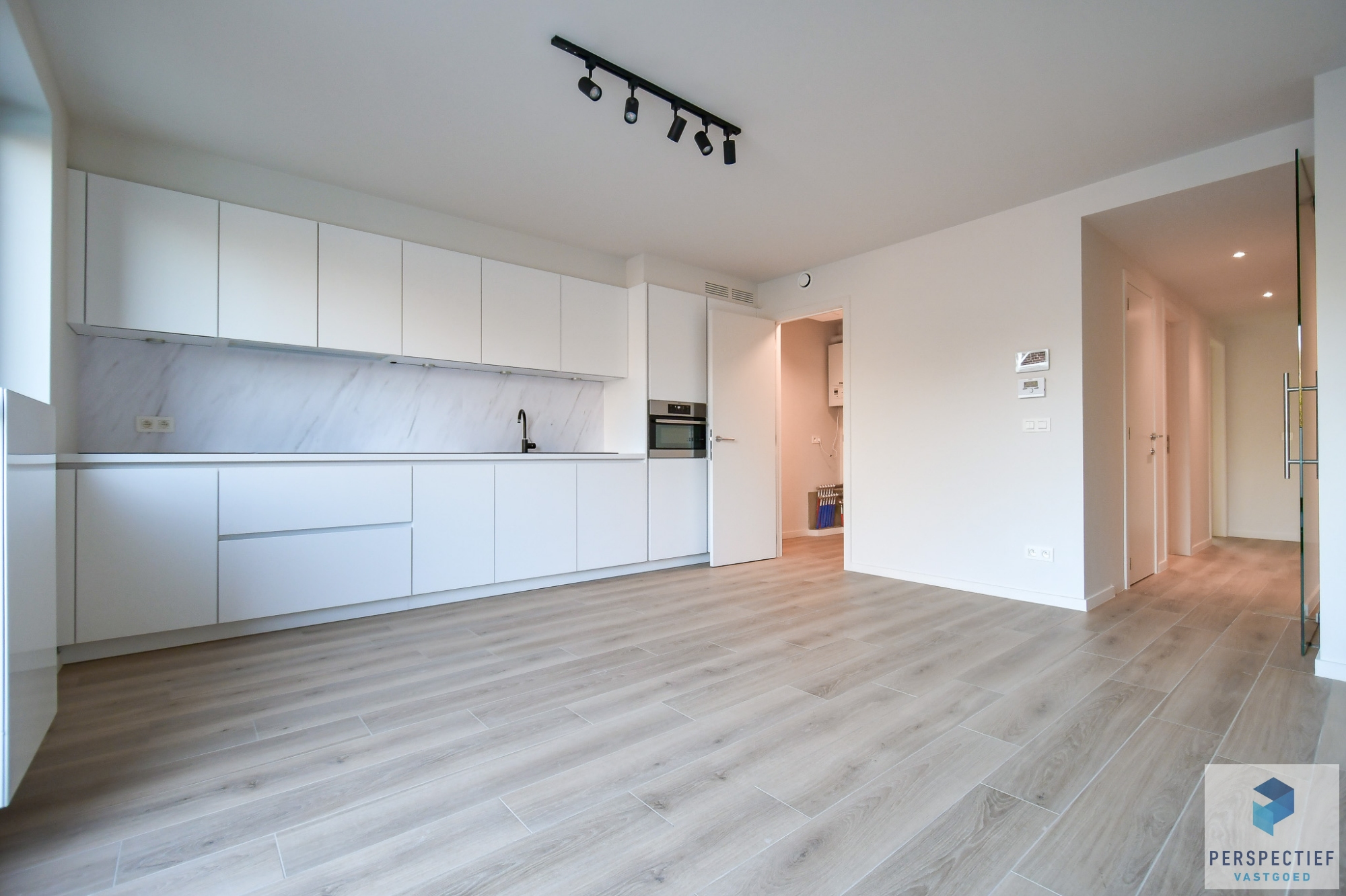 BEZOEKMOMENT WOENSDAG 17/06 VAN 16U30 TOT 18U | RECENT ENERGIEZUINIG APPARTEMENT met TERRAS & AUTOSTAANPLAATS - foto 4