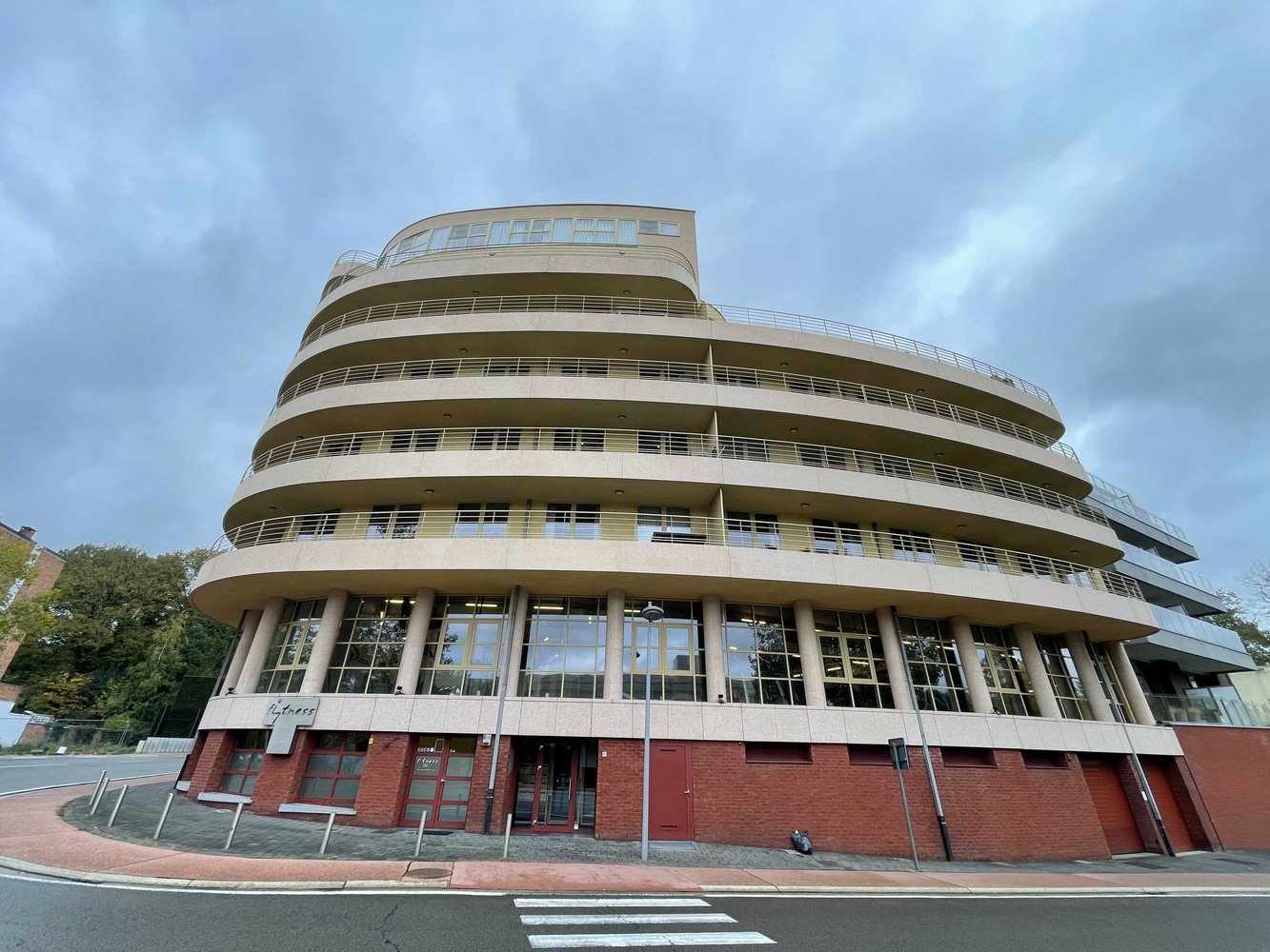 Investeringspand op vierde verdieping van exclusief gebouw in het hart van Genk. - foto 1