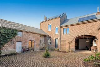 Nabij het centrum van Tienen, met een vlotte verbinding naar zowel Leuven en vlakbij alle belangrijke verbindingswegen, zijn wij verheugd...