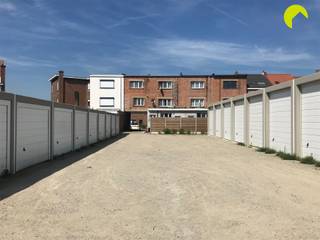 Recent garagecomplex, zeer centraal gelegen in Boom, telt in totaal 22 garageboxen.De garages zijn te bereiken via een doorrit die uitkomt in de Van...