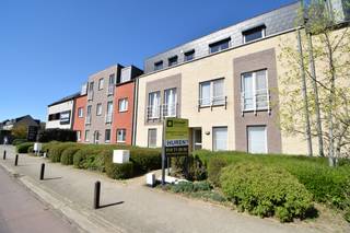 Nieuwbouw gelijkvloers appartement met twee slaapkamers en tuintje, centraal gelegen nabij het centrum van Poederlee. Het appartement is 85m² groot...