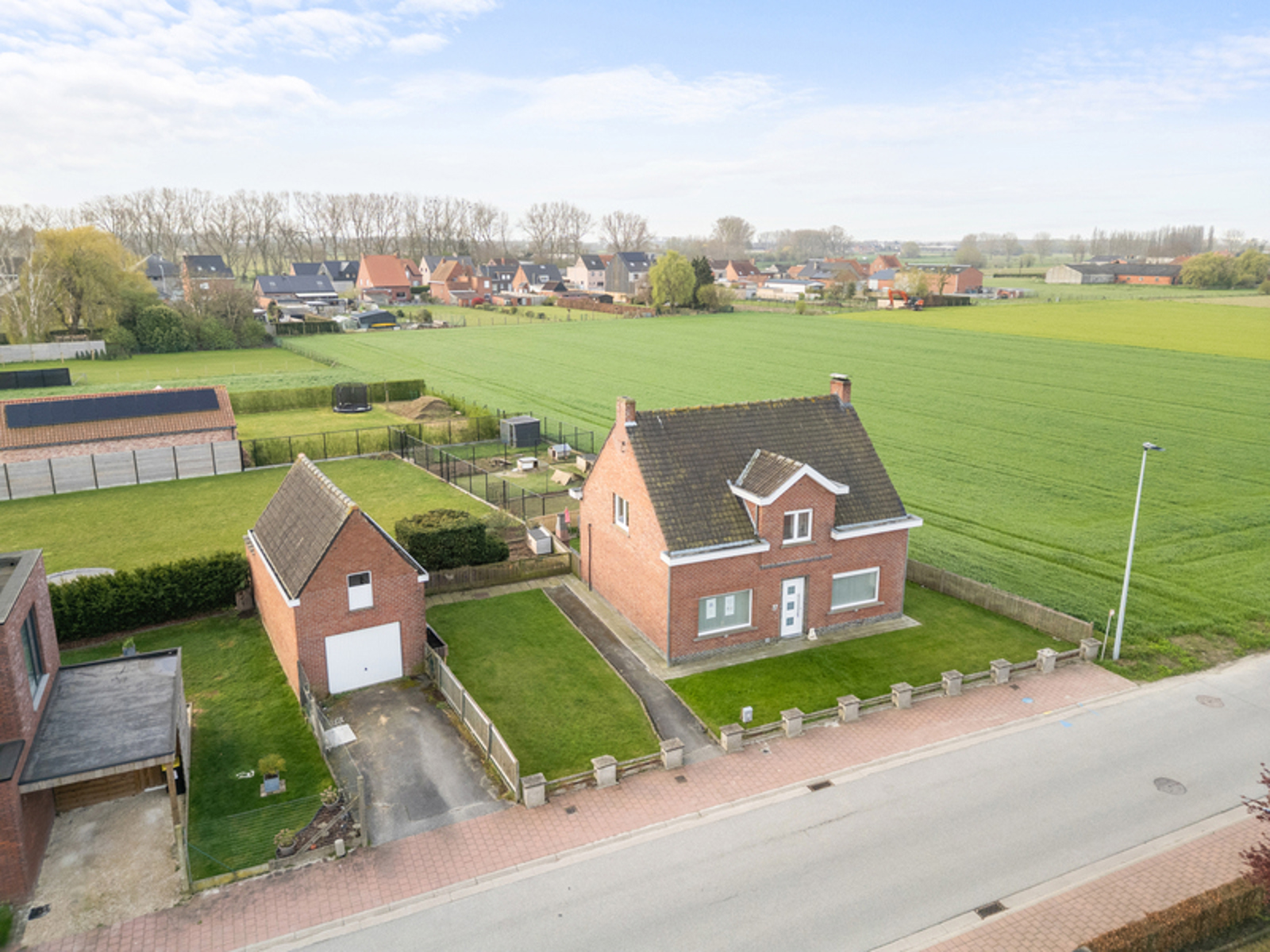 Rustig gelegen alleenstaande woning met tuin en garage. - foto 2