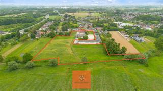 This property with horse accommodation is located in Nieuwerkerken, a rural borough of Aalst, centrally located between Ghent and Brussels, and...