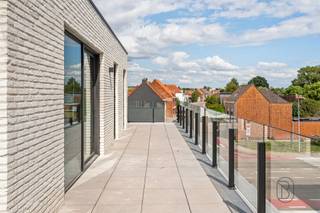 Laatste appartementen, MODERN ENERGIEZUINIG KLASSEPROJECT pal op de Vichteplaats. TOPLOCATIE (wekelijkse markt, alle winkels nabij, en aan het Oud Kasteel & de Kerk). Prachtige GROTE ZONNETERRASSEN. Als koper inspraak in de materialen. Oplevering voorjaar 2026. + 6% BTW mogelijk. Vraag nu extra info: info@immobeguin.be