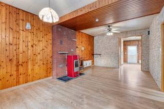 Solide driegevelwoning op een uitstekende en rustige locatie aan een gezellig pleintje in de gezochte Marie Joséwijk te Vilvoorde. Deze te renoveren gezinswoning bevindt zich vlakbij scholen, openbaar vervoer, supermarkten, belangrijke invalswegen en het commerciële centrum.De indeling van het huis is als volgt:Gelijkvloers:- Uitnodigende inkomhal- Gezellige leefruimte- Keuken en berging- Functionele badkamer- Aangenaam terras en tuin met tuinbergingEerste verdieping:- 3 ruime, comfortabele slaapkamers- Uittrekbare trap met toegang tot de zolder- Zolderverdieping:- Ruime zolder met potentieel voor extra kamerKelder:- Handige, kleine voorraadkelderBelangrijkste troeven en mogelijkheden:- Unieke en kindvriendelijke ligging aan een rustig pleintje- Solide basis met tal van uitbreidingsmogelijkheden- Zolder om te vormen tot extra slaapkamer via vaste trap- Slaapkamer op verdieping eventueel bruikbaar als badkamer- Toplocatie met een uitstekende mobiscore en bereikbaarheidWie maakt van dit huis opnieuw een moderne woonst met hedendaags comfort? De woning heeft renovatiewerk nodig, maar biedt een unieke kans om een gezellige gezinswoning te creëren. Contacteer ons snel voor een afspraak!`Dit pand is onderworpen aan de renovatieverplichting van de Vlaamse overheid voor residentiële gebouwen (behoudens bij sloop binnen 5 jaar na de aankoop). Consulteer voor meer informatie de website van het Vlaams Energie- en Klimaatagentschap via https://www.vlaanderen.be/een-woning-kopen/renovatieverplichting-voor-residentiele-gebouwenBestuursmaatregelen in het maatregelenregister: nee