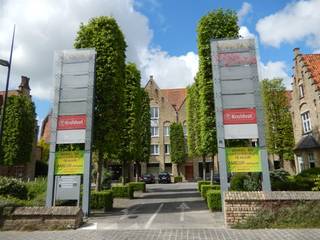 mooie commerciële ruimte met parking, voor kantoor of winkel, in hartje Diksmuide