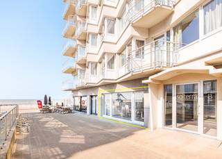 Sunny, ground floor apartment with 1 bedroom and side sea view for sale in the Solterra residence. This residence is located in Jacob Jordaensstraat in Koksijde and enjoys an extremely central location. The sea is just a few metres away and the commercial centre and public transport are nearby. <br /><br />The flat is laid out as follows: sunny living room with side sea view | semi-equipped kitchen | bedroom with space for a double bed | separate sleeping area with bunk beds | bathroom with toilet, washbasin and shower. <br /><br />Electricity = compliant! <br /><br />Looking for a centrally located flat near the sea in Koksijde? Call us at 058/53.39.99 or send us an email: verkoop@immo-europe.be