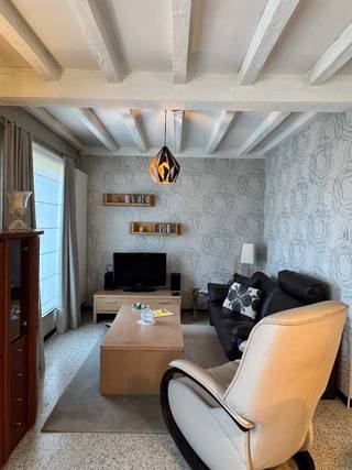 Rustig gelegen woning in doodlopende straat met tuin/carpoort/garage met automatische poort /3slaapkamers met nieuwe ramen en automatische rolluiken/inkomhal/wc/living/recent vernieuwde keuken en badkamer<br />Recent nieuwe verwarmingsketel<br />Enkel bezoek op afspraak