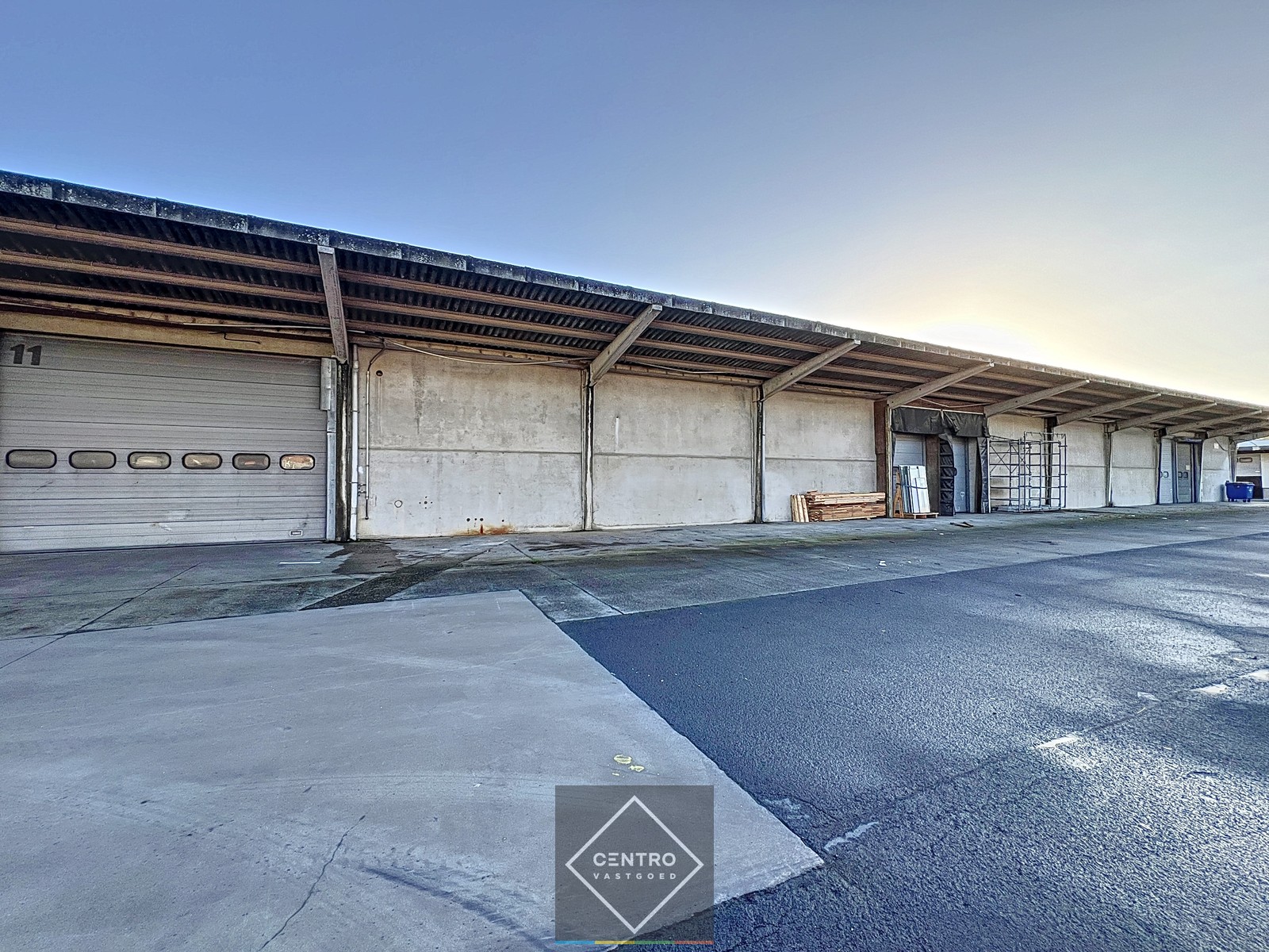 Instapklare LOODS (4.700m²) mét luifel en 8 sectionaalpoorten! - photo 4