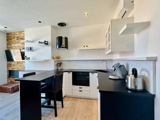 Laat je verrassen door dit TRENDY & SMAAKVOL GERENOVEERD 1 slaapkamer appartement (2°V) gelegen in hartje Blankenberge op enkele passen van de...