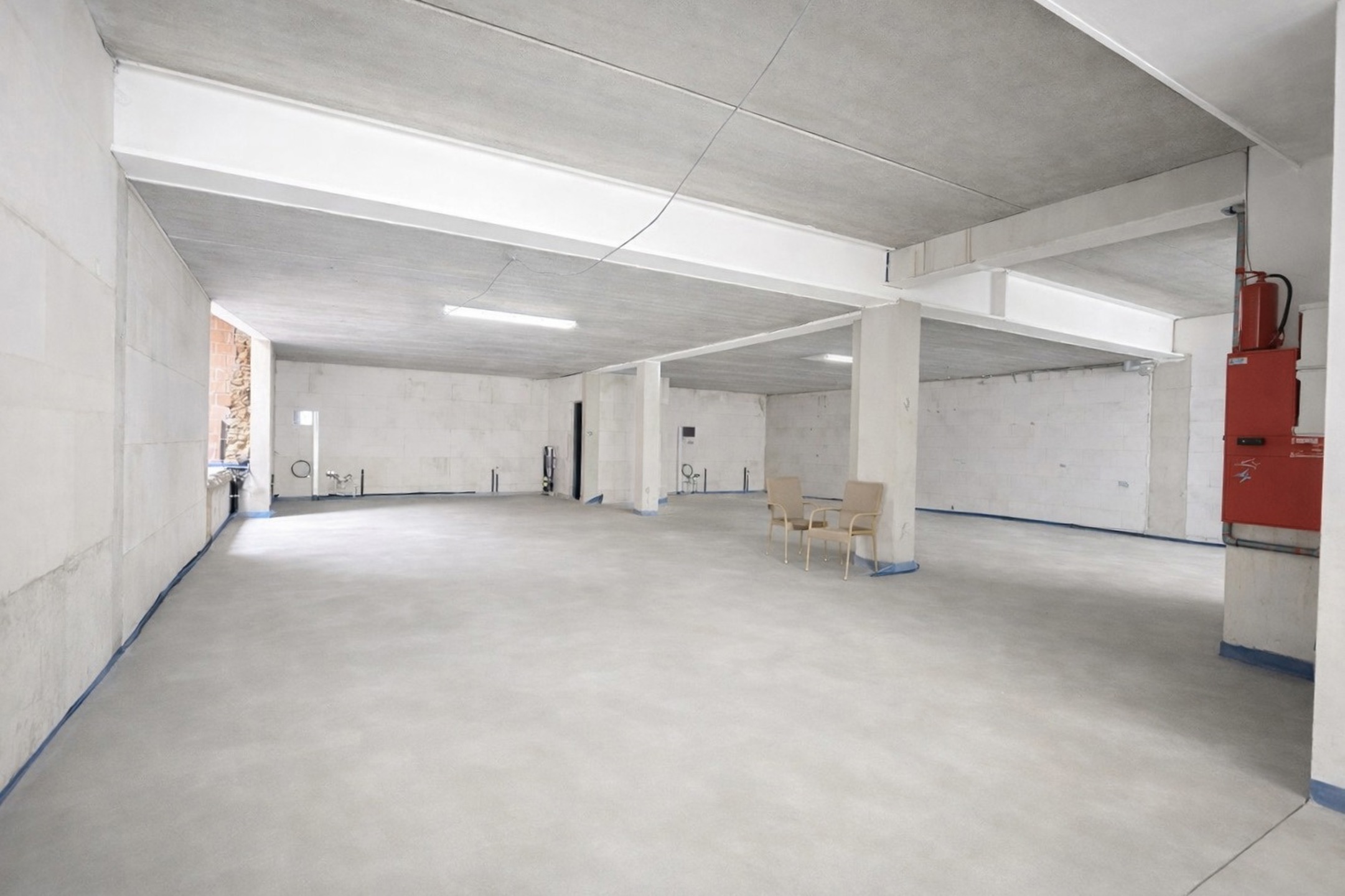 Pal in het centrum gelegen casco-handelszaak. - foto 3