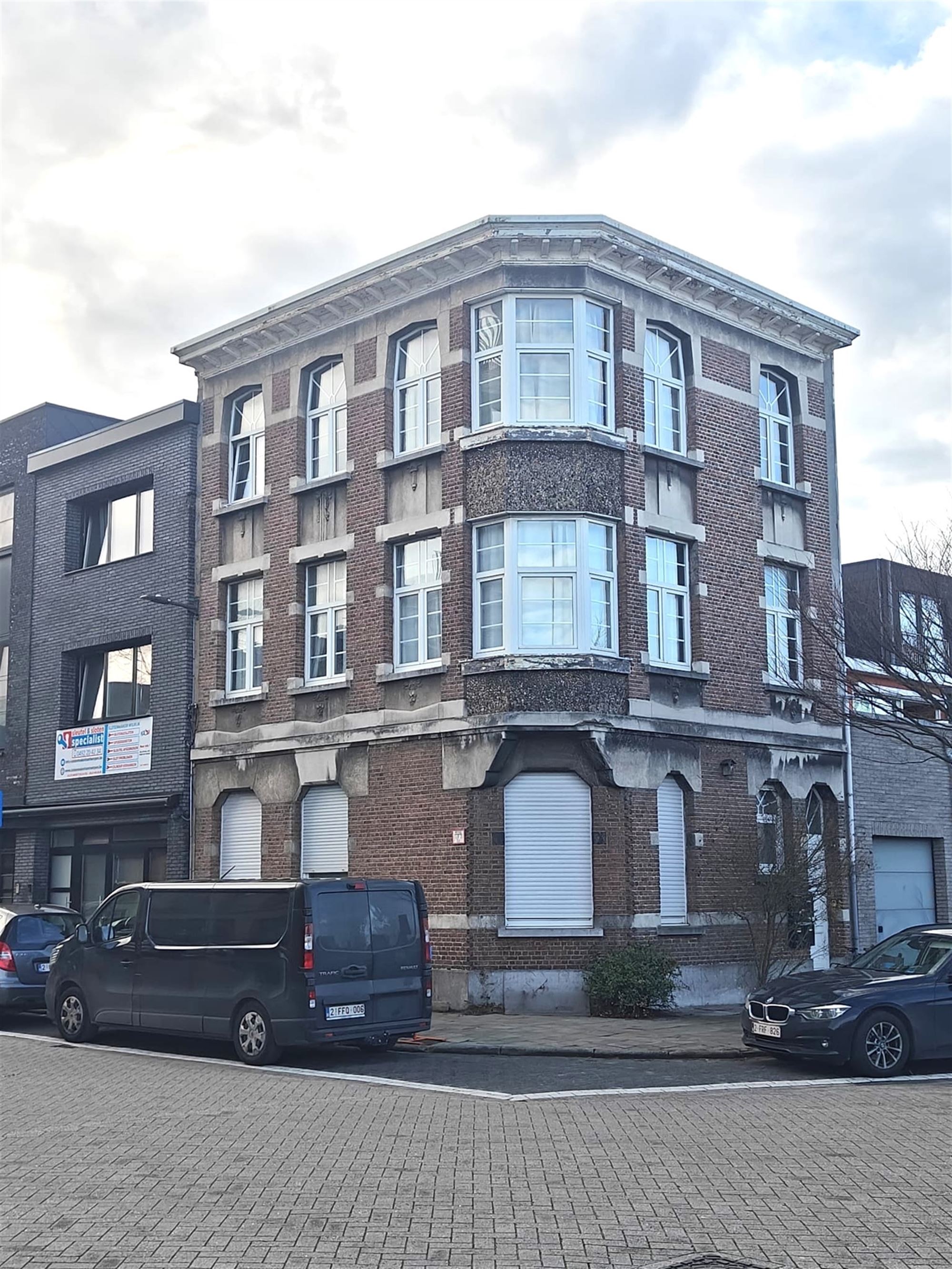 Opbrengsteigendom met 4 studentenkamers en 1 studio - foto 2