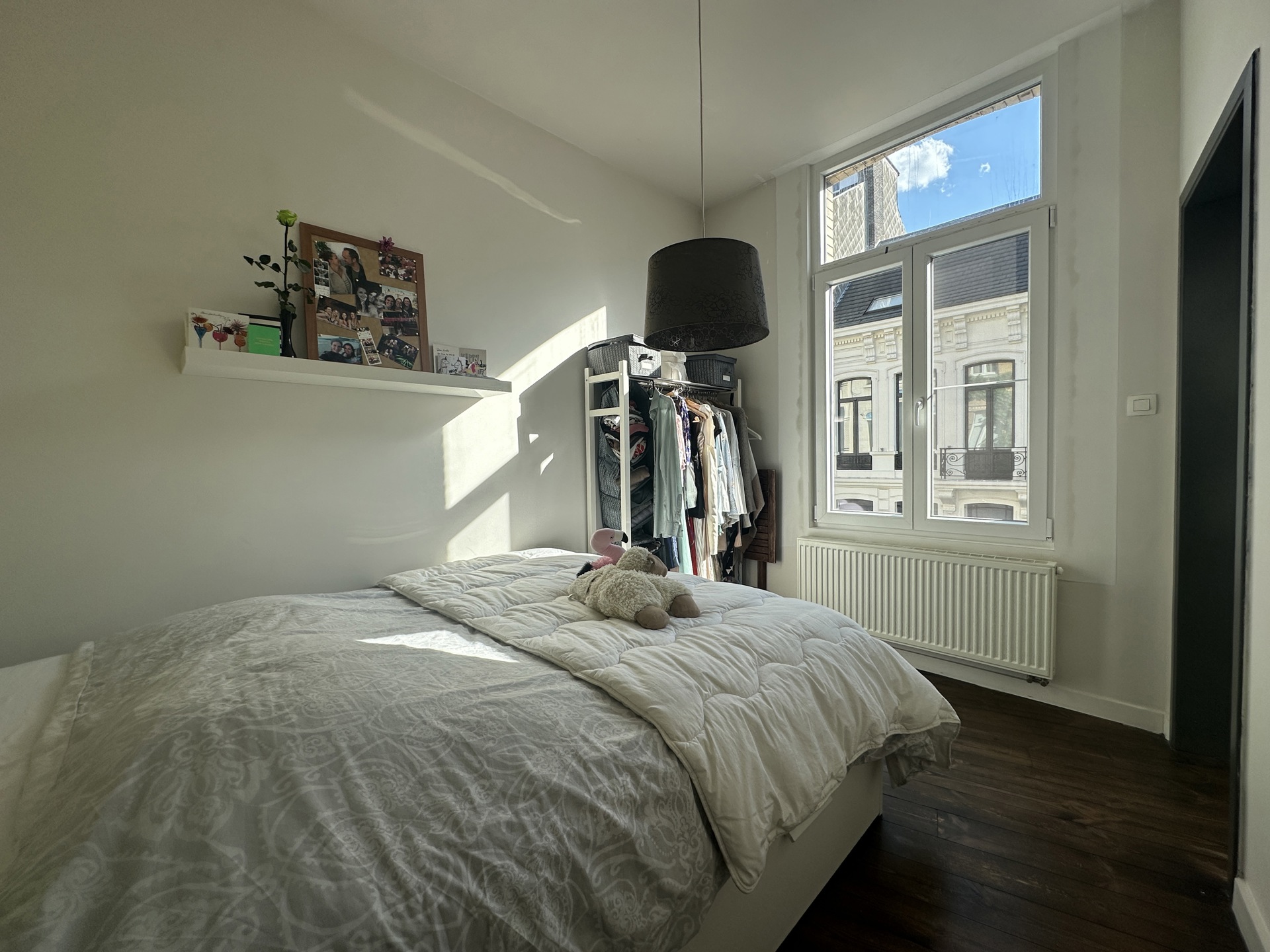 Gemeubeld appartement met veel licht in rustige straat - foto 5