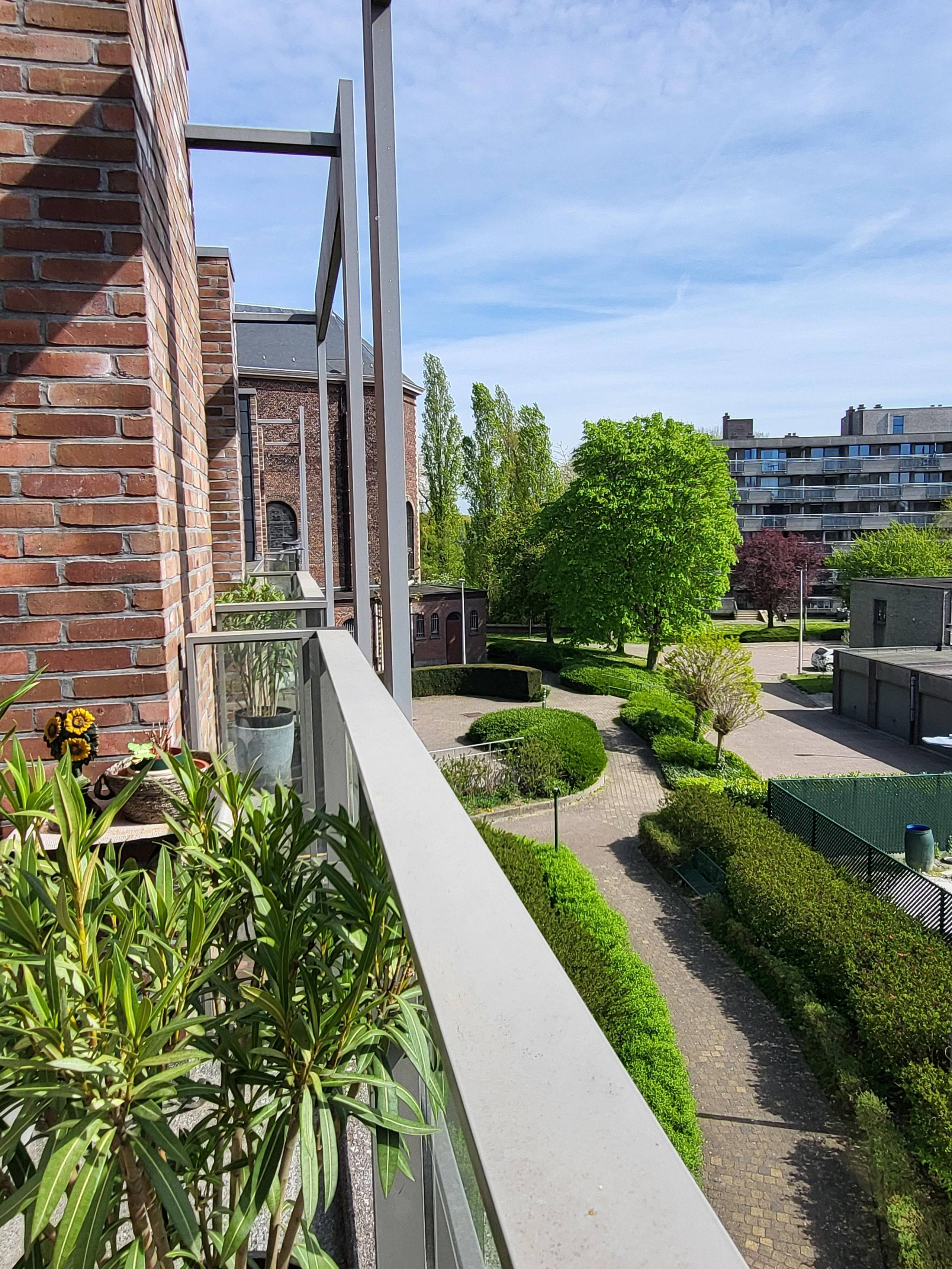 Instapklaar en energiezuinig appartement (66 m²) met zuidgerichte terrassen, ideaal gelegen in een rustige dorpsomgeving op wandelafstand van winkels, openbaar vervoer en scholen.  - foto 5