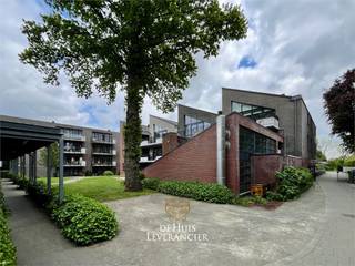 In de 3 Beuken residentie, niet ver van het centrum van Kontich, vinden we deze luxueuze service flat terug.De residentie is gebouwd in 2012 en...