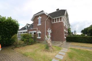 Bent u op zoek naar een ruime en moderne woning in een levendige en goed bereikbare buurt? Dan is deze prachtige woning op de Louis Mercierlaan 5...