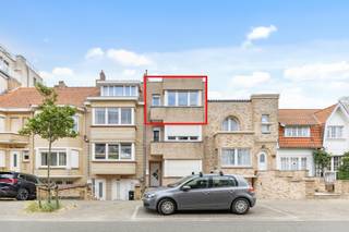 <p>Koksijde : Ontdek dit charmante 2-slaapkamerappartement gelegen in een kleinschalig gebouw zonder syndic, dus <strong>géén gemeenschappelijke kosten</strong>! Gelegen nabij de Senegalese wijk van Koksijde, op <strong>wandelafstand van winkels, openbaar vervoer, horeca én het strand</strong> – hier woon je rustig en toch centraal.</p>
<br />Troeven :
<ul><li>Zeer lage kosten! </li><li>Topligging! </li><li>Gerenoveerd! </li></ul>
<br />Meer informatie? Contacteer ons op 058 51 23 23 of op christian@eraservimo.be