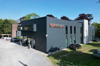 Dit kantorencomplex is uitstekend gelegen langs de Brusselsesteenweg in Melle. De locatie biedt een ideale bereikbaarheid met de opritten van de...