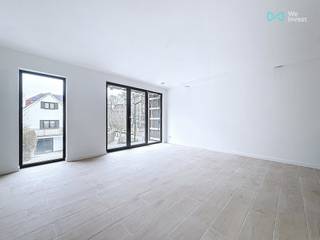 Tel: +32.475.71.63.52 / E-mail: matthieu.goffin@weinvest.be<br /><br />We Invest is proud to present this stunning, brand-new 2-bedroom souplex with private garden, ideally located at Rue Gatti de Gamond 305 in Uccle.<br /><br />Situated in a small condominium with low charges, the apartment comprises a fully equipped open-plan kitchen leading into the living room, offering a comfortable living space of 25 m². The living room provides access to a front terrace of approximately 2 m². The property also features a separate toilet, a first shower room, two bedrooms (11 m² and 14 m²), as well as a second shower room with WC.<br />At the rear, you will enjoy a pleasant private garden of approximately 35 m².<br />As the apartment is brand new and equipped with an individual boiler and a double-flow ventilation system (VMC), it offers excellent energy efficiency and living comfort.<br /><br />The property benefits from a strategic location in Uccle, in close proximity to numerous shops, supermarkets, schools and local services. Public transport is easily accessible, with several tram lines (4, 7) and bus lines (38, 41, 43) within walking distance, providing excellent connections to Brussels city centre and surrounding municipalities. The neighbourhood is also conveniently located near the Ring road, ensuring easy access by car. Several green spaces, restaurants and amenities complete the area.<br />A private parking space located directly underneath the apartment is mandatory and available for an additional €100/month.<br /><br />Rent: €1,400/month<br />Charges: €30/month (flat rate for maintenance and electricity of common areas)<br />EPC: B+<br /><br />Available immediately! A must-see property.<br />For more exclusive properties, visit www.weinvest.be