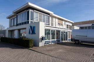 Twee mooie, gelijkvloers kantoren te huur van ca. 26,5m² en 30m² gelgen op het Spijker te Essen.