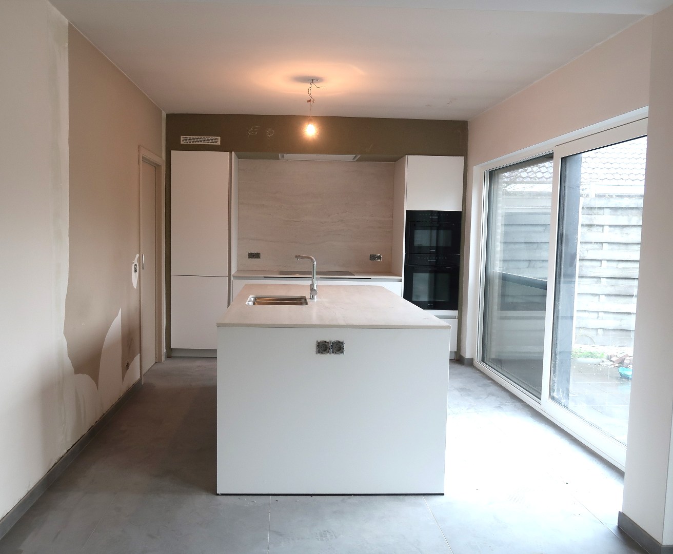 Charmante gerenoveerde woning te huur in Snellegem – 3 slaapkamers, grote tuin &amp; veel extra’s - foto 2