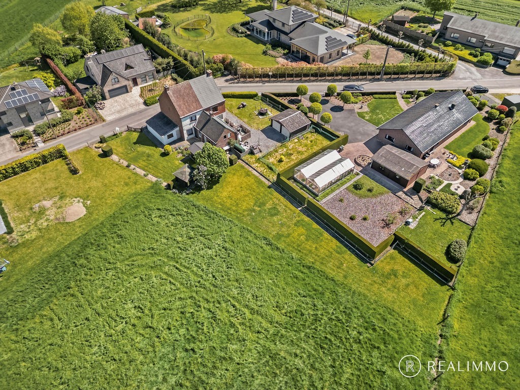 Renovatieproject met uitbreidingsmogelijkheden in rustige straat - photo 2