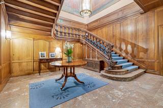 Dit uitzonderlijk pand, genoemd Hotel Neefs, combineert het statige gebouw aan de voorzijde (d.d. begin 20ste eeuw) met een recenter...